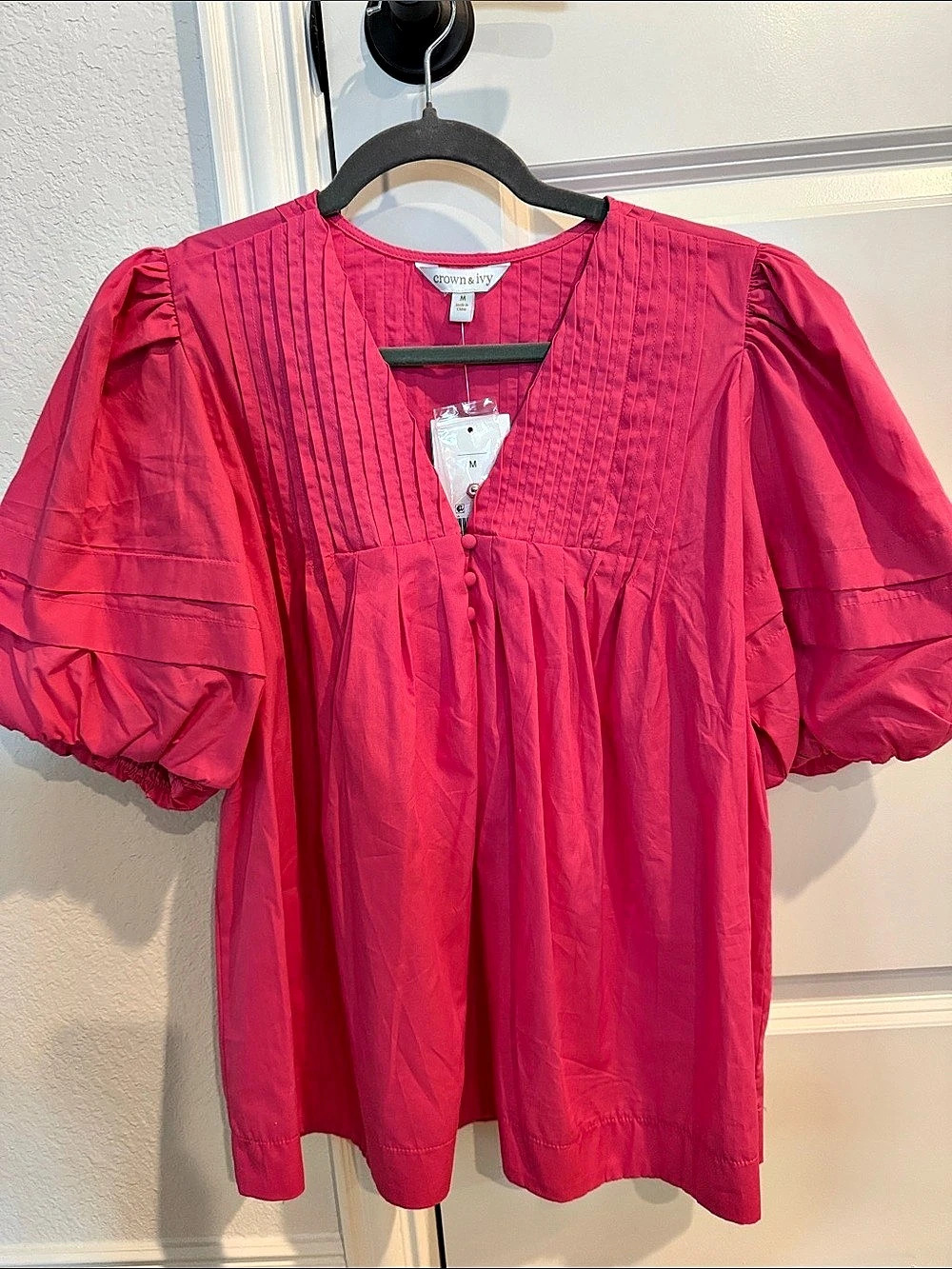 Crown & Ivy Pleated Puff Sleeve Blouse in Pink Size Medium NWT